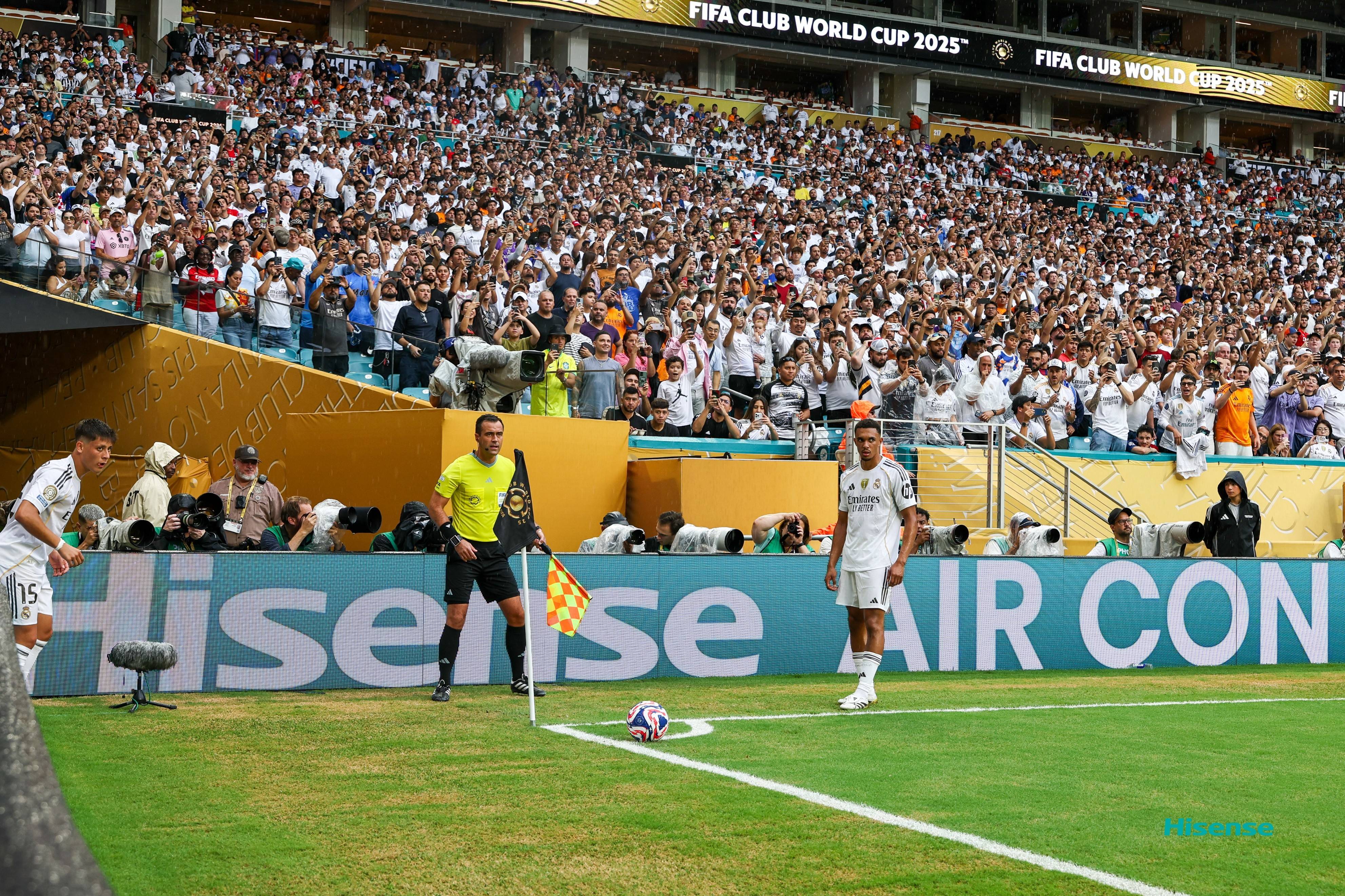 开云体育-最后时刻胜出首场状态出色，尤文图斯观众沸腾！，西亚卡姆重返赛场上演精彩一战的简单介绍-开云体育